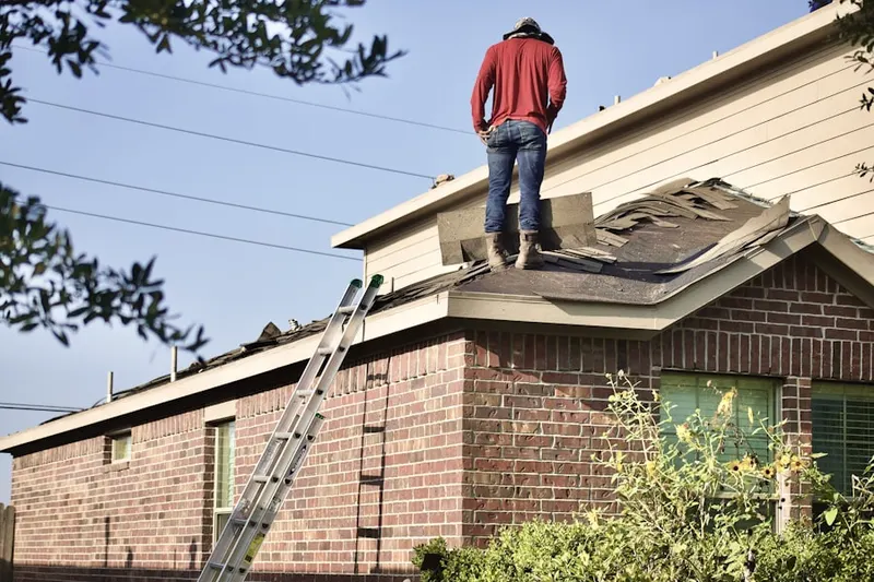 Professional roofer working on a residential roof in Versailles